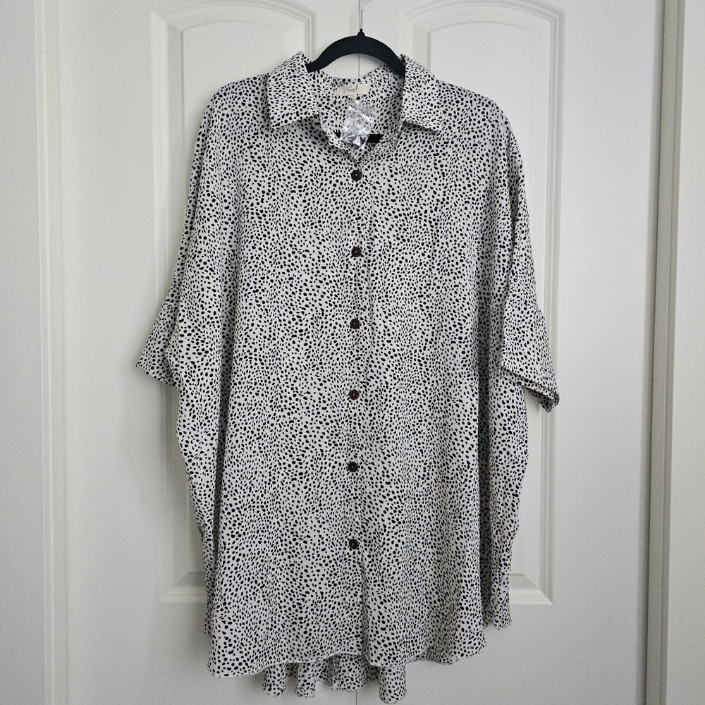 Easel Oversized Shirt Cover Up Animal Print Pattern SZ M Button Up NWOT